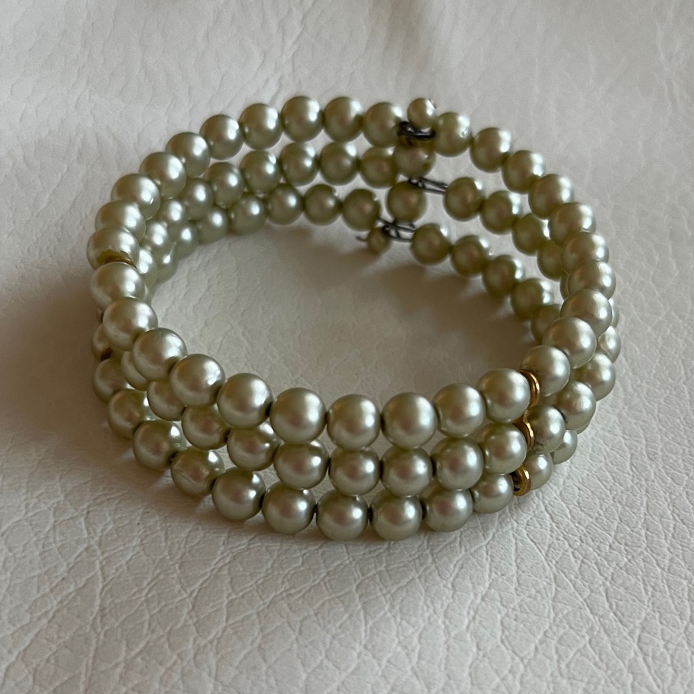 vintage (~1960s) | three-layer faux pearl coiled wire bracelet